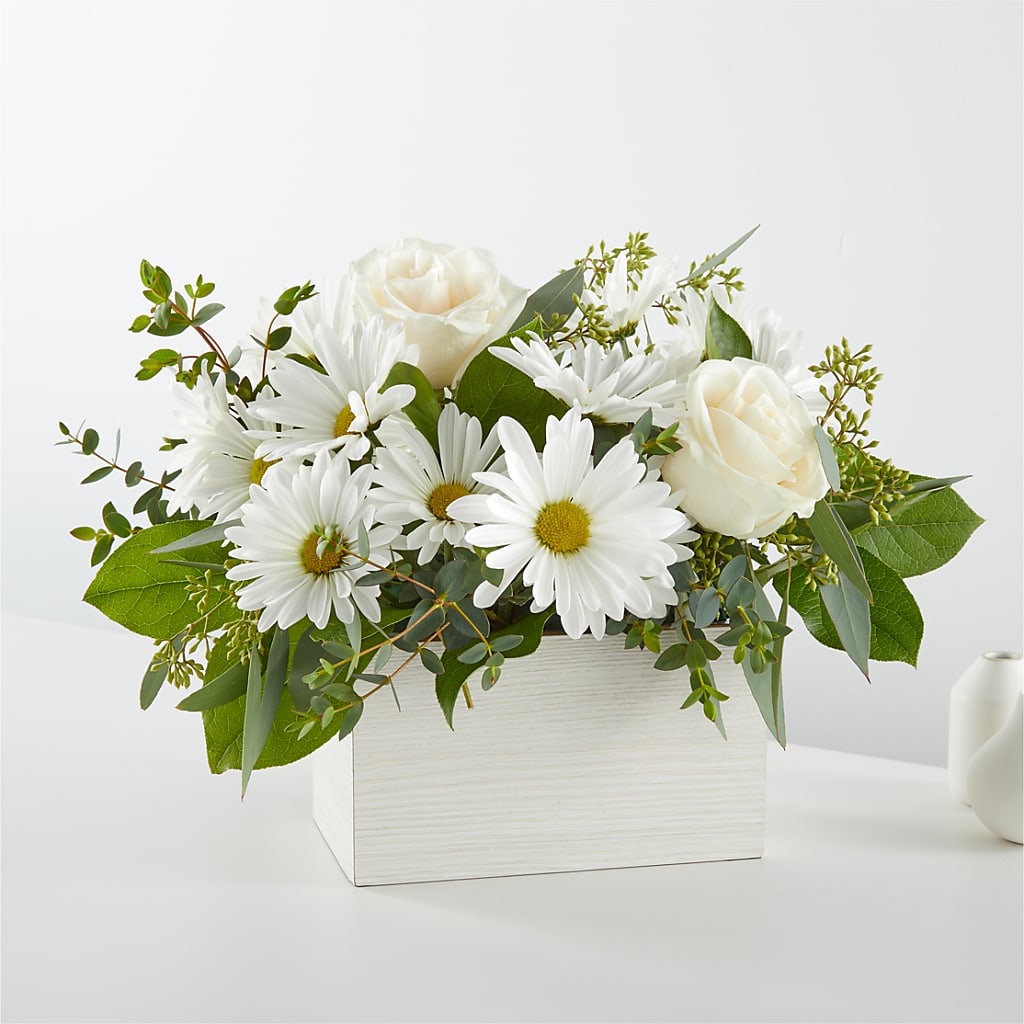 Fresh Linen Box Bouquet – Flower Parade, Mississauga ON