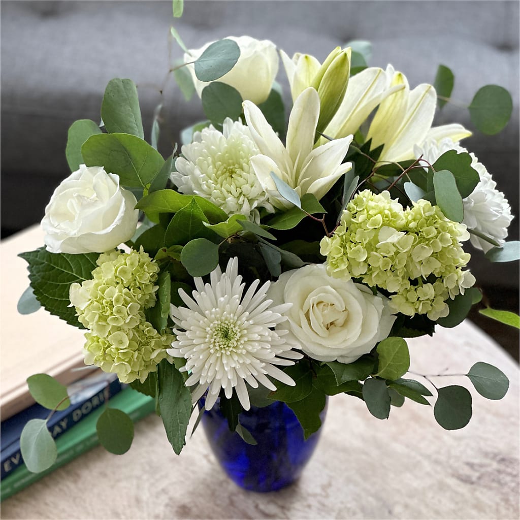 Snowy Dreams Bouquet –  Flower Parade, Mississauga ON