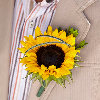 Free Spirit Boutonniere –  Flower Parade, Mississauga ON
